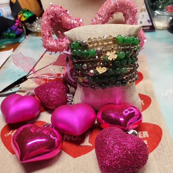 NWT 7 Green Aventurine stretchy bracelets with 4 leaf clovers and other charms. - Picture 6 of 13